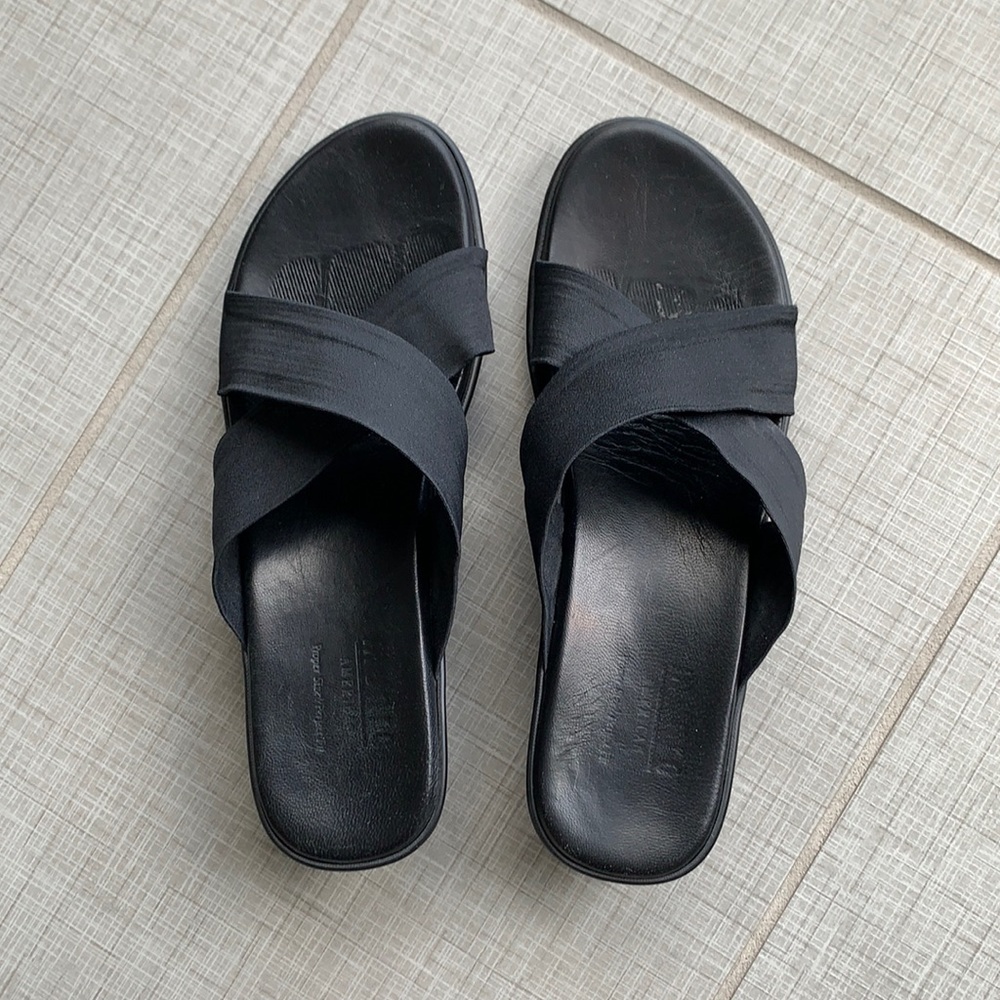 Munro Black Sandals 8.5M